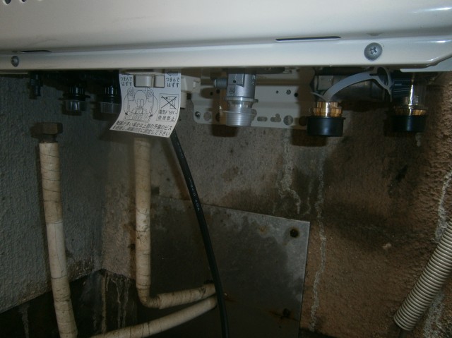 名古屋市西区　給湯器の配管接続
