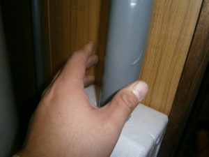 保温材取り付け中