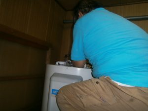 電気温水器取替工事 施工中