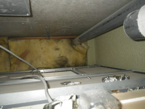 浴室暖房乾燥機取替工事（西宮市）既設撤去後（天井裏）
