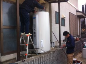刈谷市 電気温水器取替工事 施工中