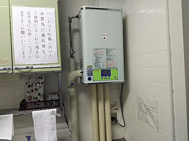 横浜市緑区にて細山熱器 小型電気温水器HDEN-20W 交換工事致しました
