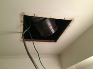 浴室換気扇取替工事(名古屋市東区)撤去後