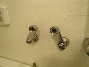 浴室シャワー水栓取替工事 撤去後