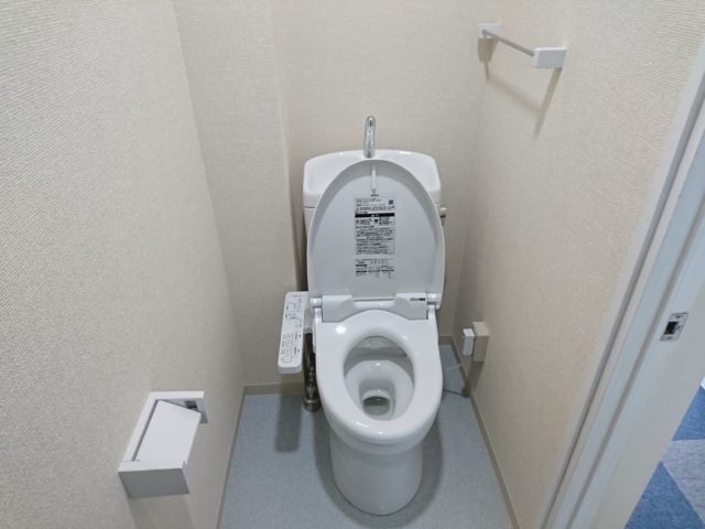 大垣市和式トイレから洋式トイレ工事（TOTO ピュアレストQR ウォシュレットSB）