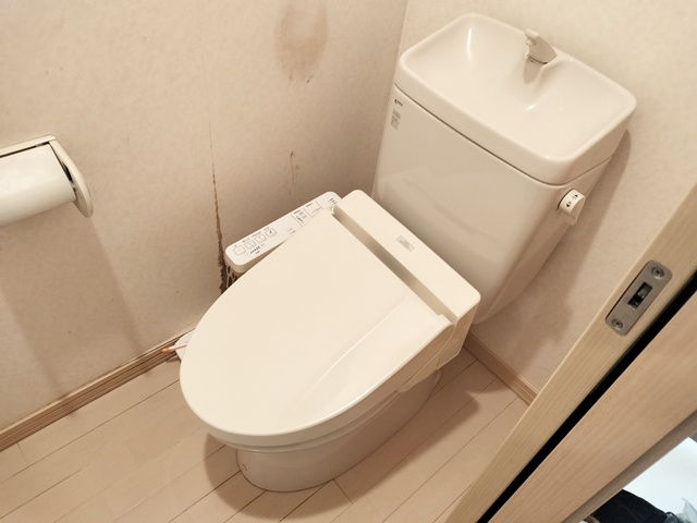 トイレ等住宅設備機器取り替え TOTO – 横浜市の給湯器とキッチン・浴室・トイレリフォーム工事専門店